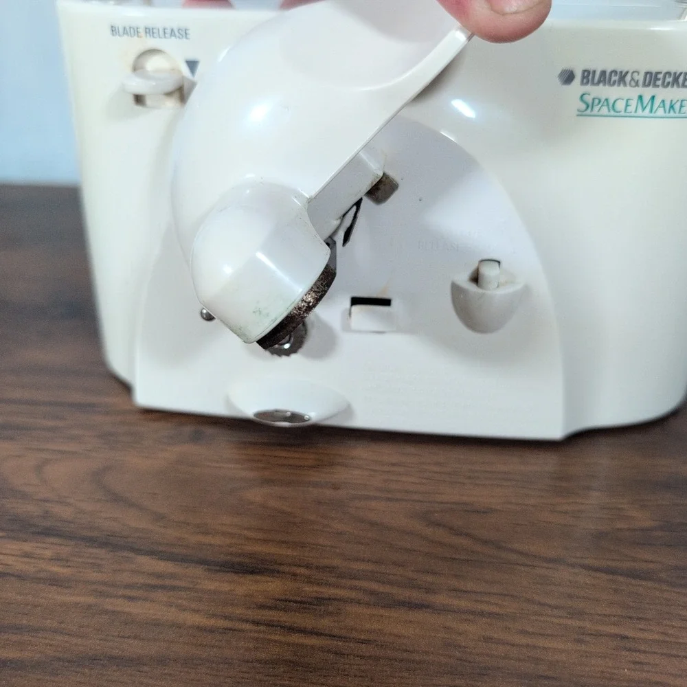 BLACK+DECKER Spacemaker Under-Counter Can Opener EC85 White Hardware Tested